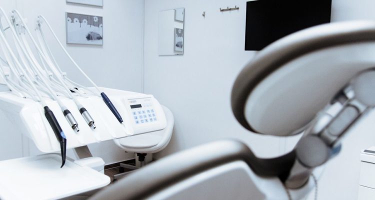 Le Dr Compagnone propose Implantologie Dentaire Lyon